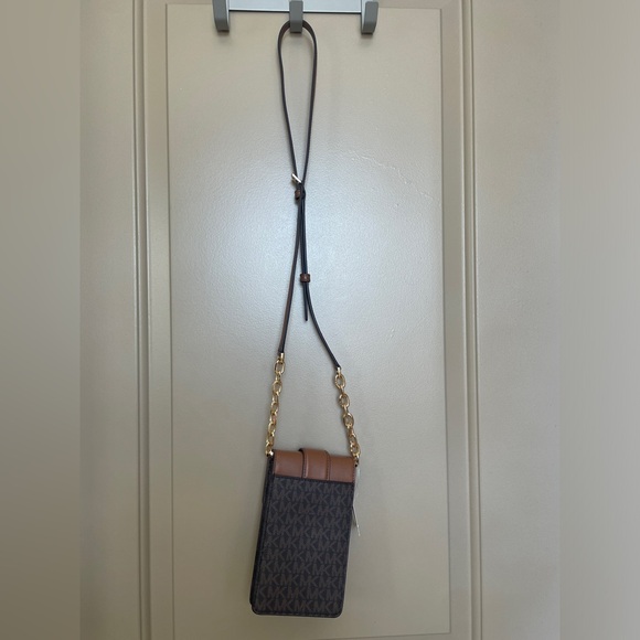 Michael Kors phone Crossbody - Picture 3 of 9
